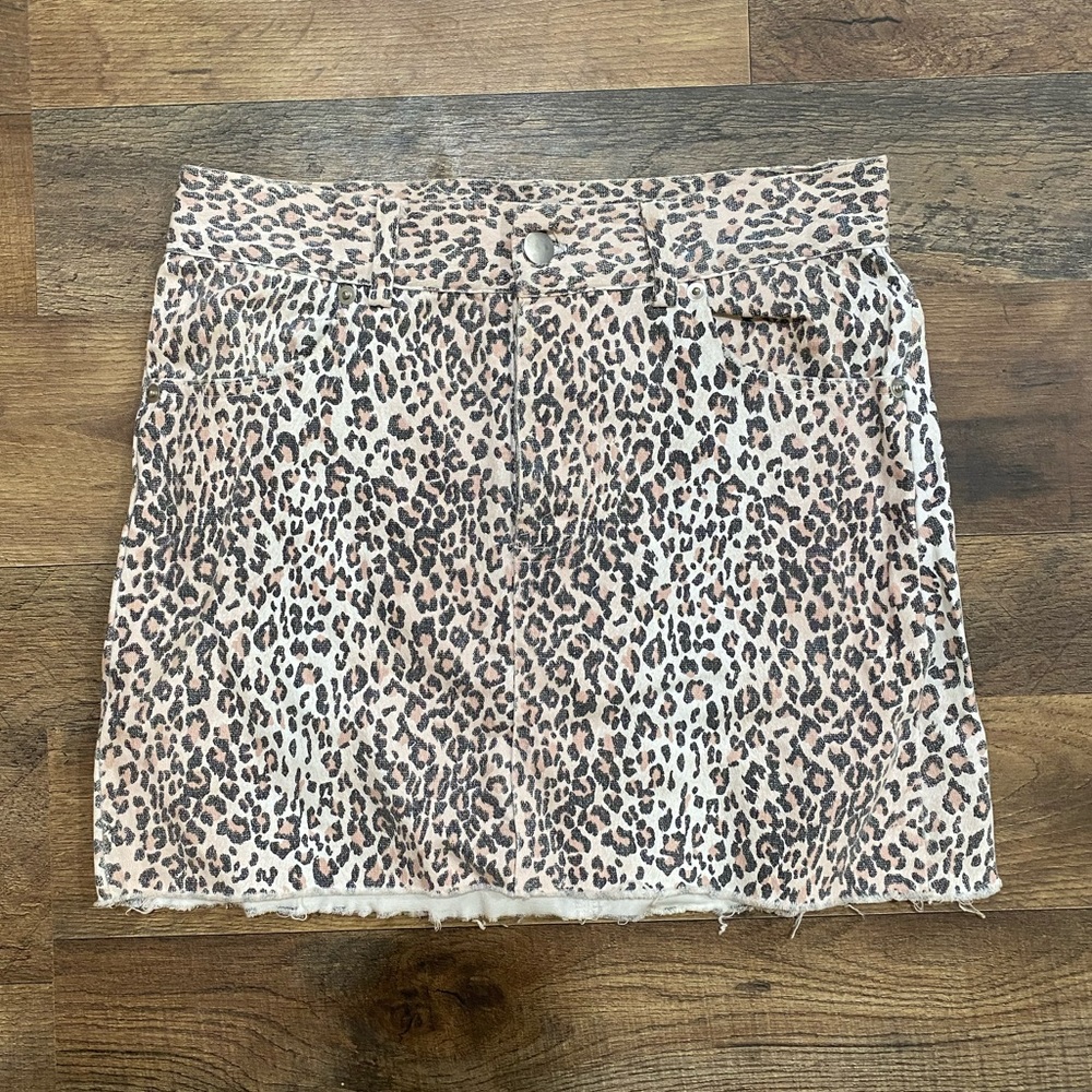 Olivaceous Cheetah Print Mini Skirt (S)